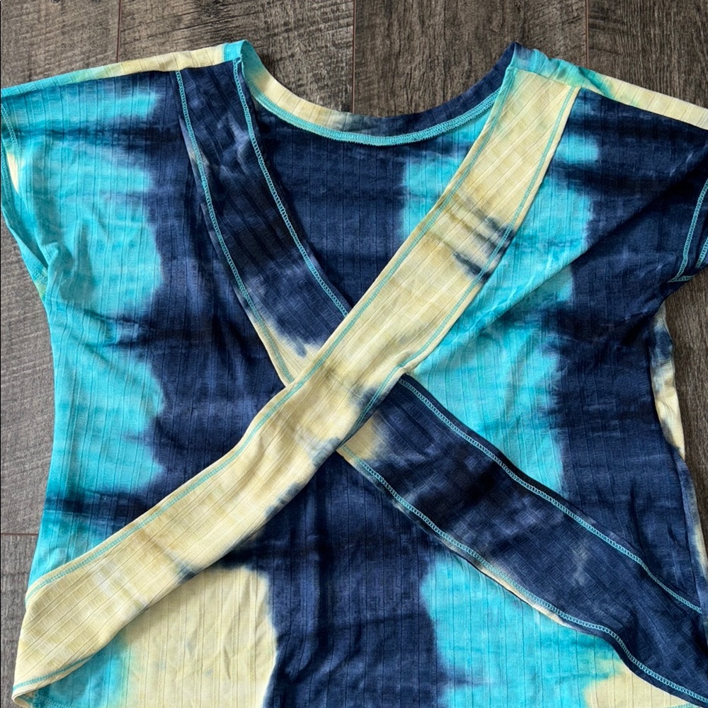 💜💜 Sew in Love Tie-Dye Blue and Yellow Cross Back Top - Picture 4 of 4